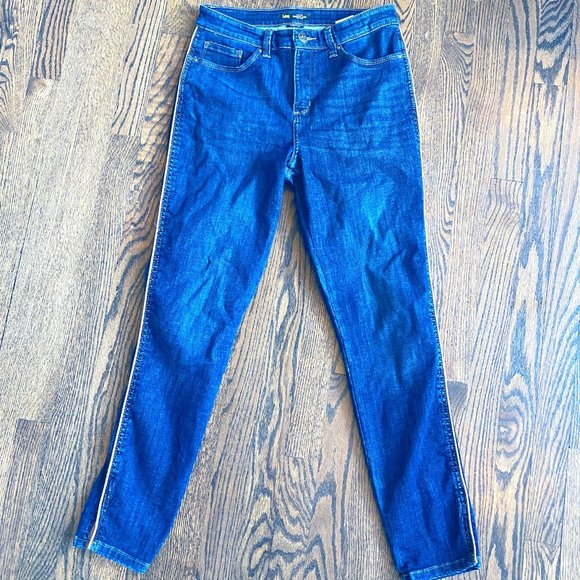 Blue Jeans - Picture 1 of 3